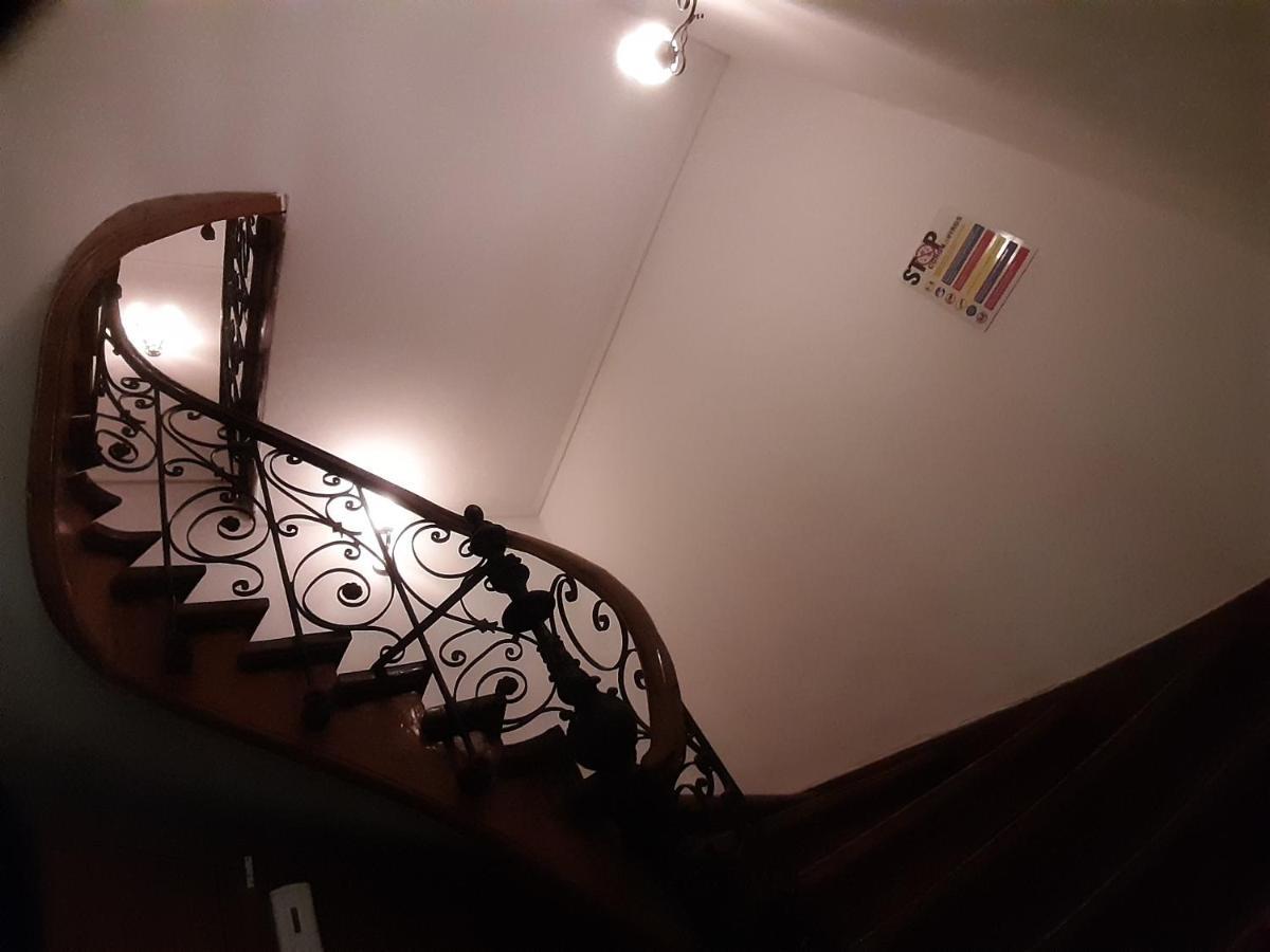 The Castle Of Piata Romana Hostel Βουκουρέστι Εξωτερικό φωτογραφία